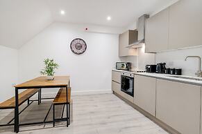Modern 1 Bedroom Apartment - Camberley