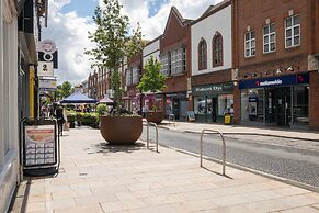 Modern 1 Bedroom Apartment - Camberley