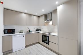 Modern 1 Bedroom Apartment - Camberley
