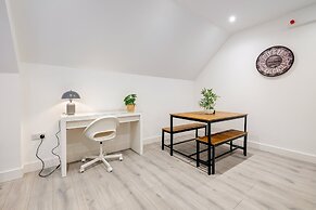 Modern 1 Bedroom Apartment - Camberley