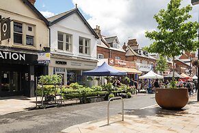 Modern 1 Bedroom Apartment - Camberley