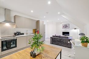 Modern 1 Bedroom Apartment - Camberley