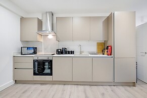 Modern 1 Bedroom Apartment - Camberley