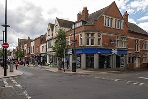 Modern 1 Bedroom Apartment - Camberley