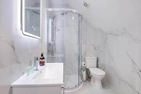 Modern 1 Bedroom Apartment - Camberley