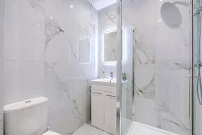 Modern 1 Bedroom Apartment - Camberley