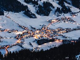 Luxury Apartment, Alpenrosenbahn Within Walking Distance