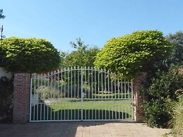 12 Bohler Brise Modern Retreat