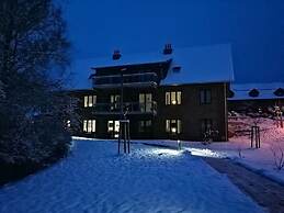Wide Luzin Modern Retreat
