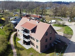 Wide Luzin Modern Retreat