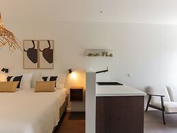 Modern Suite Near Beach