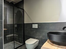 Modern Suite Near Beach