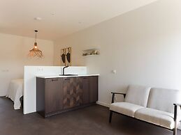 Modern Suite Near Beach