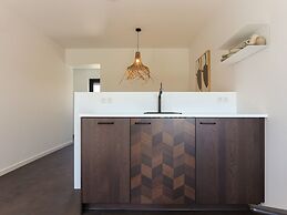 Modern Suite Near Beach