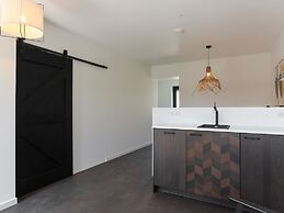 Modern Suite Near Beach