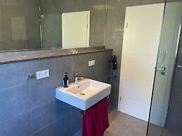 Bente Modern Retreat