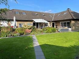 Bente Modern Retreat