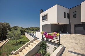 Modern Apartment With Large Covered Terrace