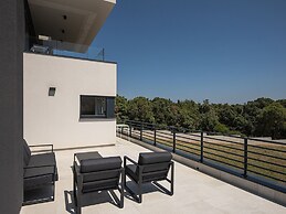Modern Apartment With Large Covered Terrace