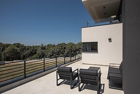 Modern Apartment With Large Covered Terrace