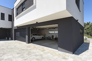 Modern Apartment With Large Covered Terrace