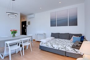 Modern Apartment With Large Covered Terrace