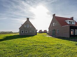 Luxury Holiday Home With hot Tub, in Zeeland