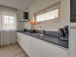 Luxury Holiday Home With hot Tub, in Zeeland