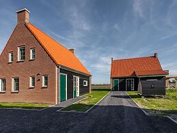 Luxury Holiday Home With hot Tub, in Zeeland