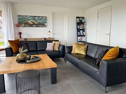 Villa by Tjeukemeer With Sauna & Whirlpool