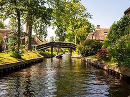 Pleasant Holiday Home in Giethoorn With Terrace