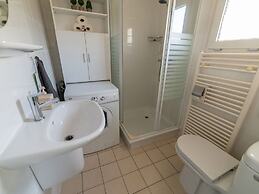 Pleasant Holiday Home in Giethoorn With Terrace