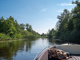 Pleasant Holiday Home in Giethoorn With Terrace