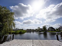 Spacious Holiday Home With Private Jetty
