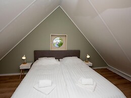 Spacious Holiday Home With Private Jetty