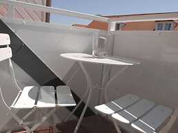 House Flora, Golden Knoepke