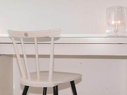 House Flora, Golden Knoepke