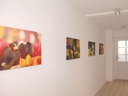 House Flora, Golden Knoepke