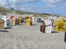 House Flora, Golden Knoepke