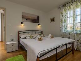 Villa Zelda Comfortable Holiday Residence