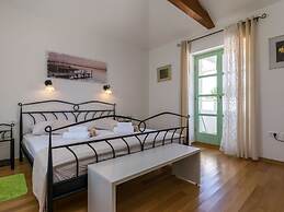 Villa Zelda Comfortable Holiday Residence