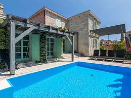 Villa Zelda Comfortable Holiday Residence