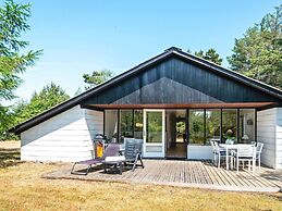 6 Person Holiday Home in Ulfborg