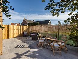 Welcoming Holiday Home With Garden
