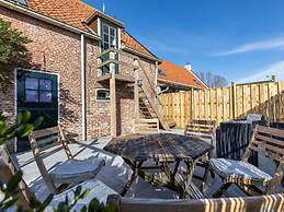 Welcoming Holiday Home With Garden