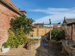 Welcoming Holiday Home With Garden