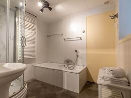 Welcoming Holiday Home With Garden