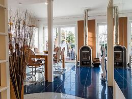 Seahorse Modern Retreat