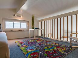 Seahorse Modern Retreat