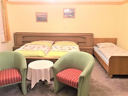 Comfortable Holiday Home With Garden in Leogang